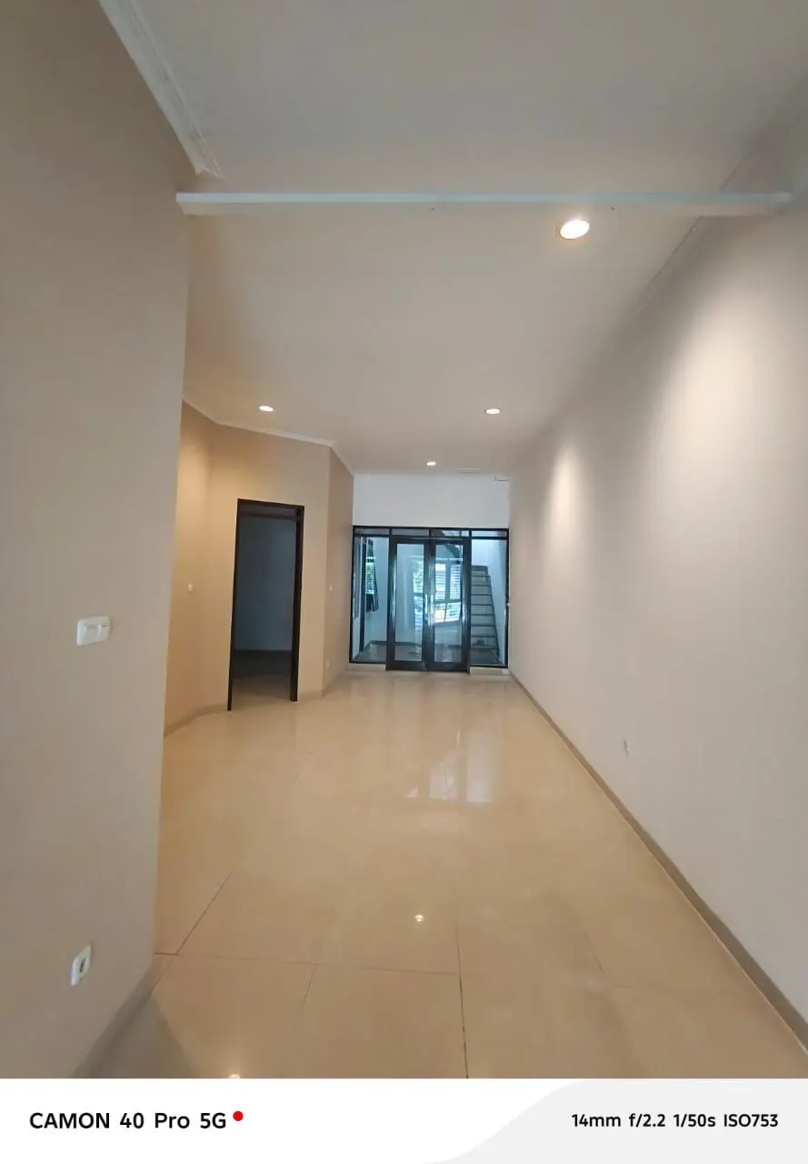 Disewakan rumah Minimalis 11/2 lantai di Singgasana, foto 5