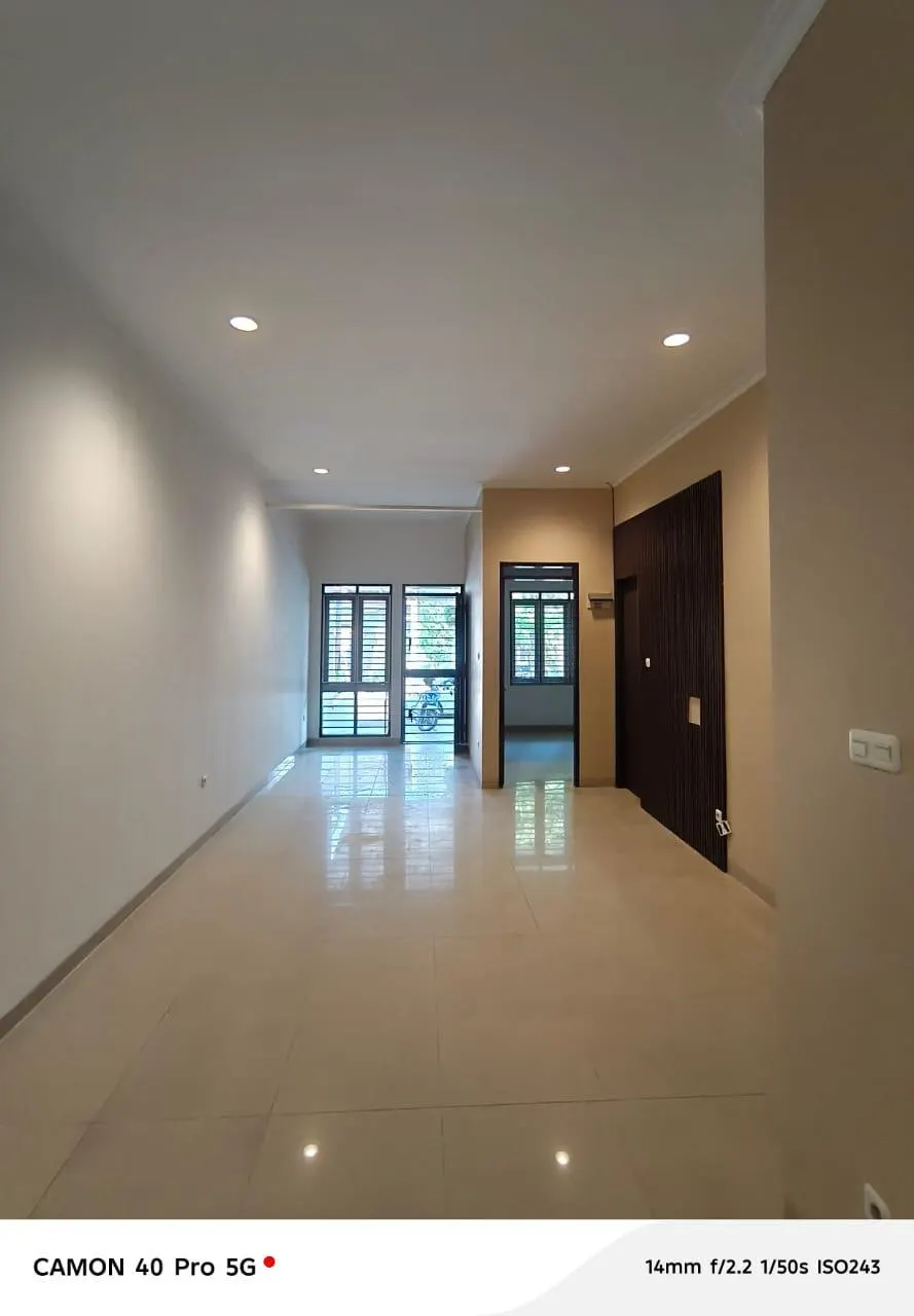 Disewakan rumah Minimalis 11/2 lantai di Singgasana, foto 4
