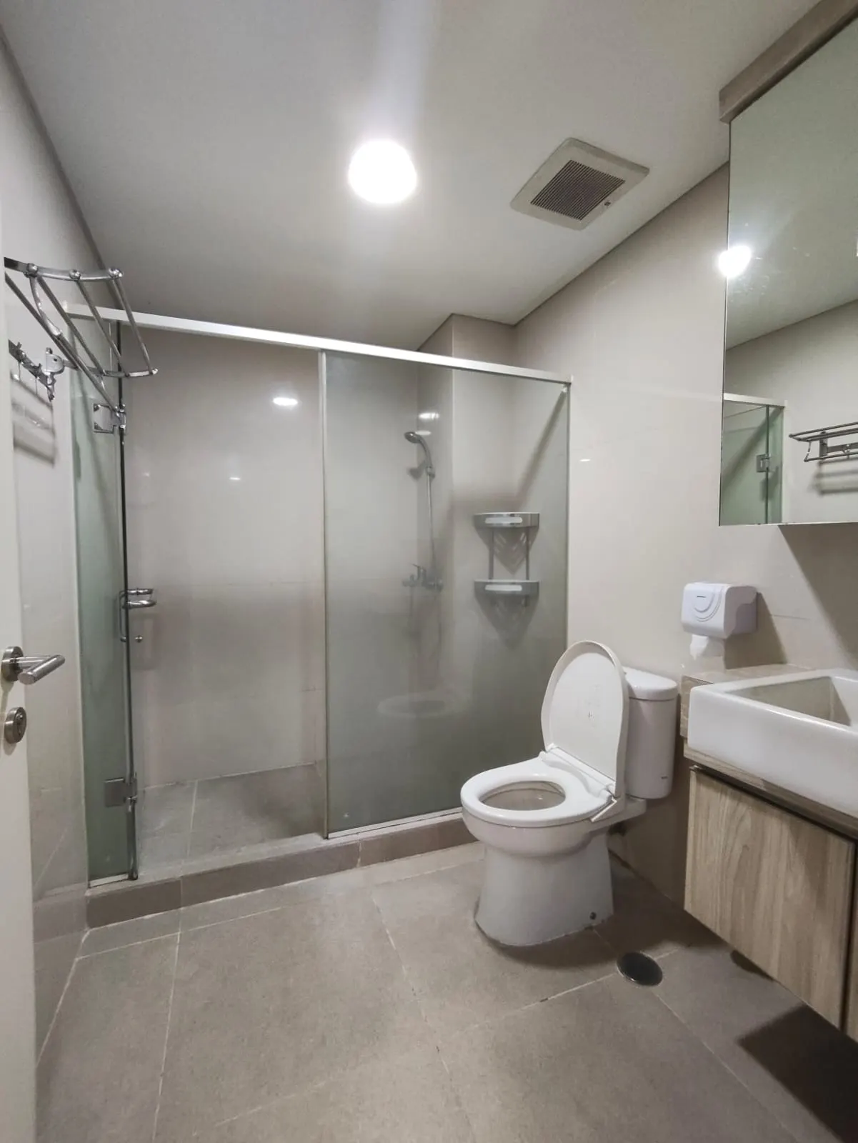 Jual / Sewa Apartemen Landmark Residence, foto 3