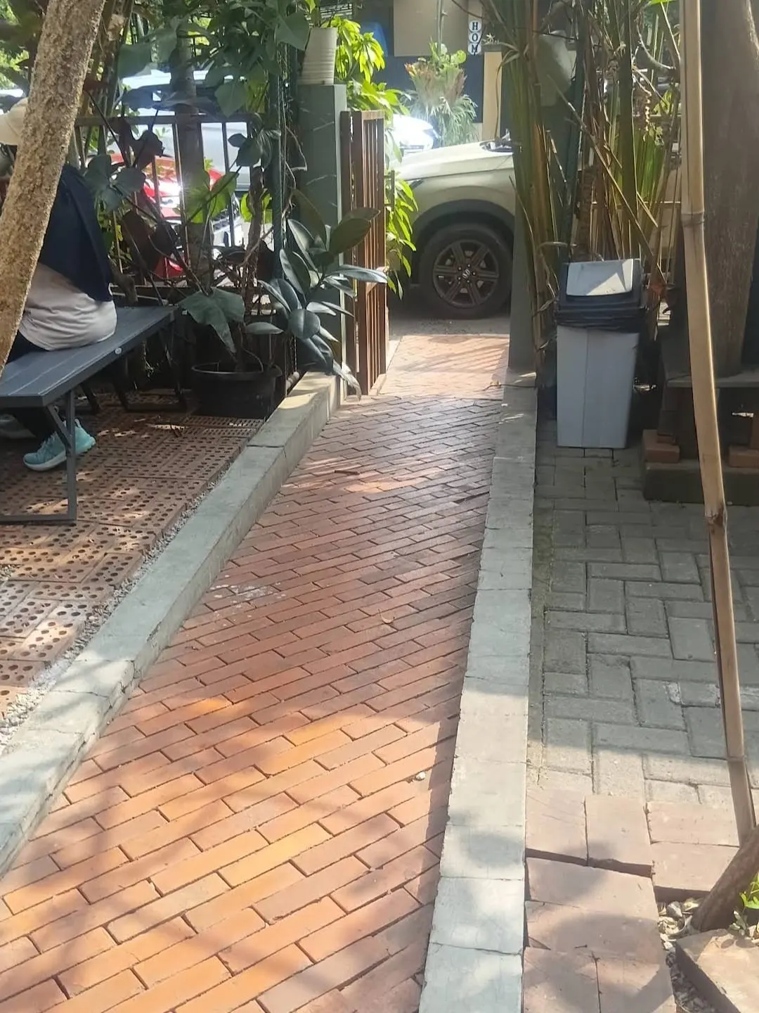 Jual Rumah Hook Puri Dago Antapani, plus Usaha Rumah Makan, foto 5