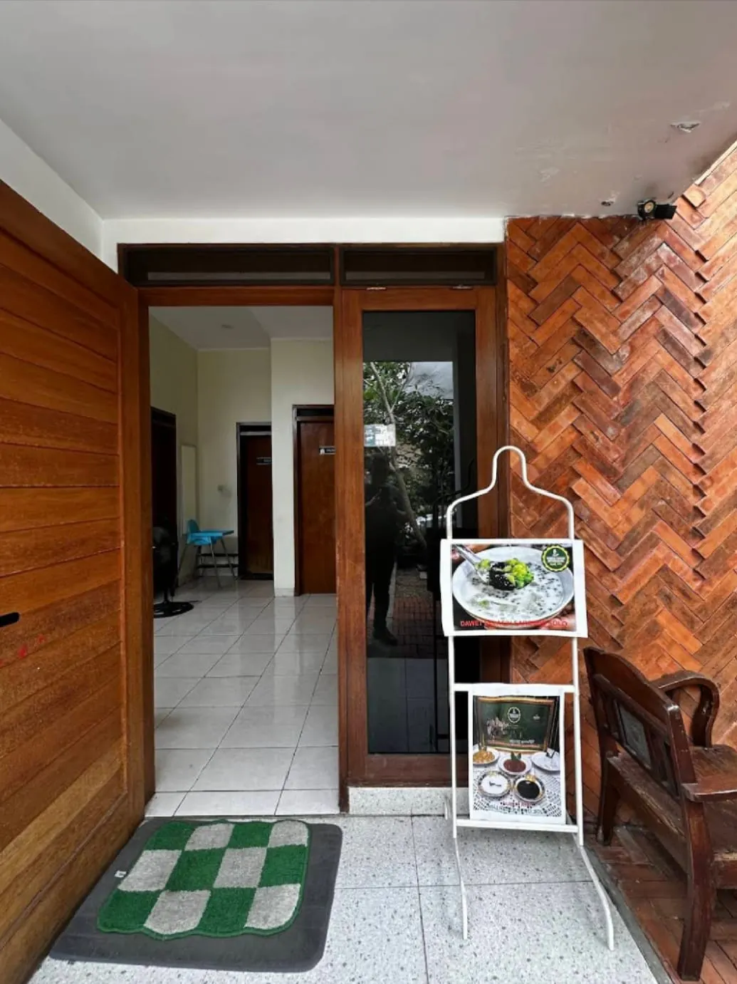 Jual Rumah Hook Puri Dago Antapani, plus Usaha Rumah Makan, foto 4