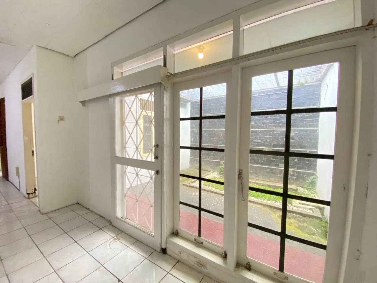 Dijual Rumah di Suryalaya Sayap Soetta, foto 2