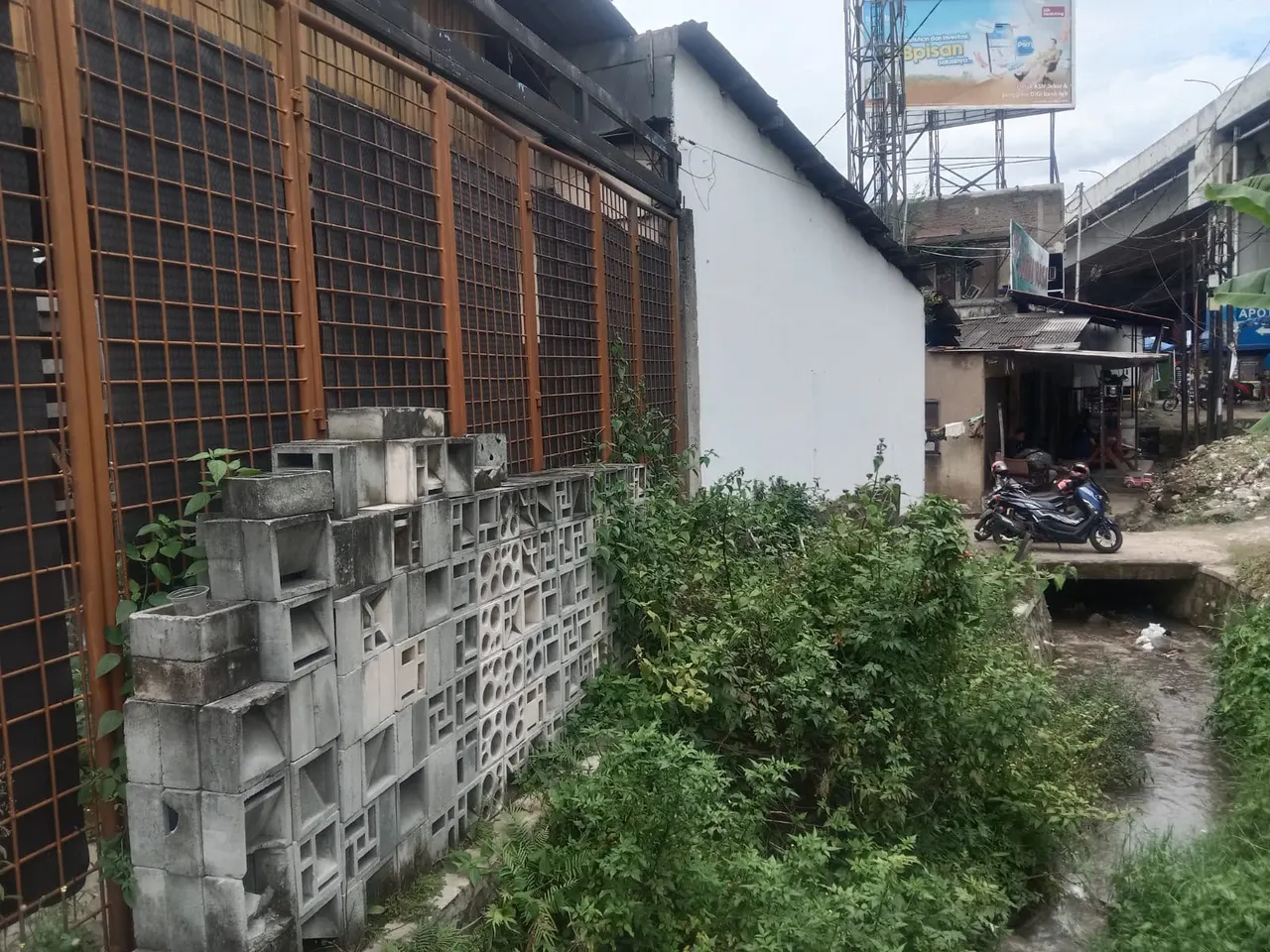 Lelang Rumah di Cileunyi, foto 3