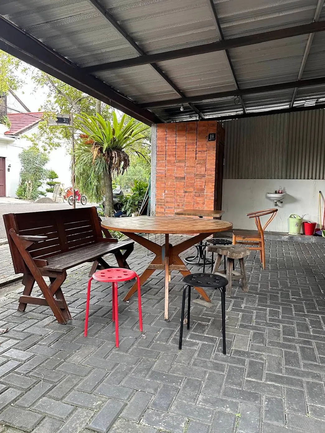 Jual Rumah Hook Puri Dago Antapani, plus Usaha Rumah Makan, foto 2